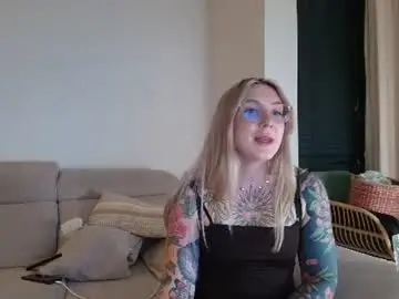 Chaturbate Nude Webcam of tattoobbgirl
