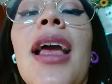 Chaturbate Best live sex cam show of evolethmontenegros