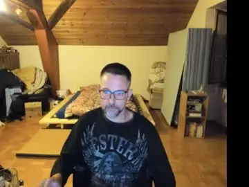 Chaturbate Live Porn of supersquirrel81