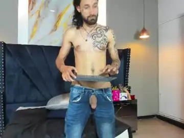 Chaturbate Live Sex Cam of alexx_val