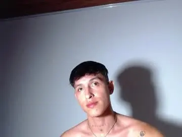 Chaturbate Live Porn of rowanboy23