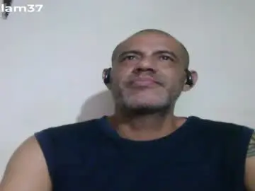 Chaturbate Watch Live Sex Cams of retlam37