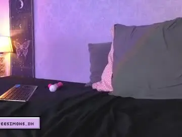 Chaturbate Live Sex Cam of veesimons_dh