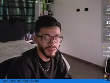 Chaturbate Live Porn of phantom_bigger1