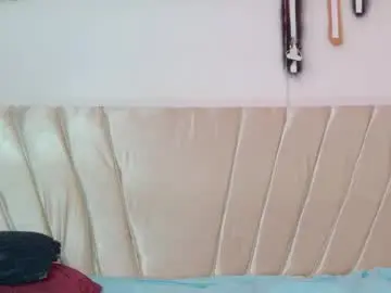 Chaturbate Live Sex Cam of isabela_lux