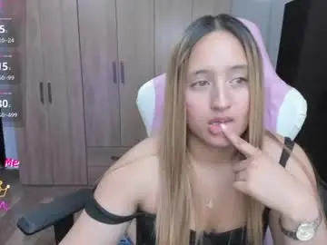 Chaturbate Nude Webcam of ema_tayy