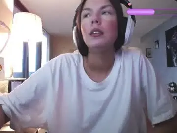 Chaturbate Live Sex Cam of tinykylie