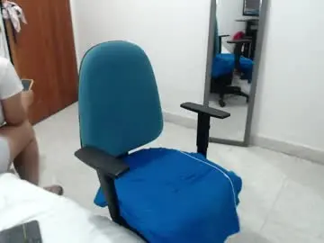 Chaturbate Best live sex cam show of laura_foxx2379