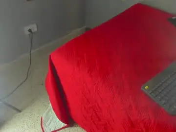 Chaturbate Live Sex Cam of golden_kiss23