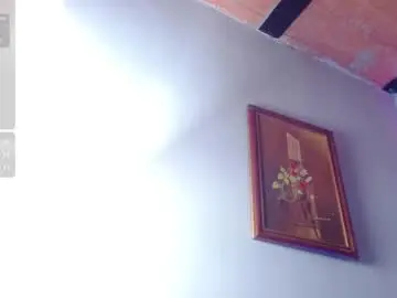 Chaturbate Live Sex Cam of rosehoneil
