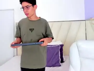 Chaturbate Nude Webcam of ethan12_