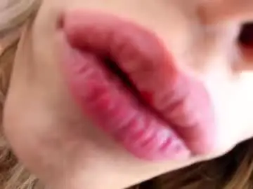 Chaturbate Adult Video Chat of emilywhinfre