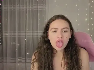 Chaturbate Watch Live Sex Cams of lilyrose1_