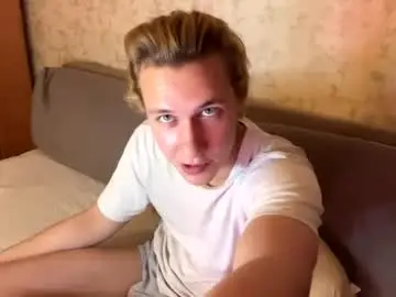 Chaturbate Live Sex Cam of ian_mcflurry