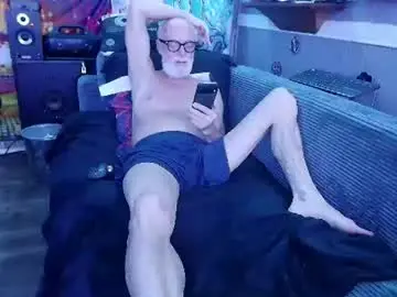 Chaturbate Live Sex Cam of kiveuxmakeu