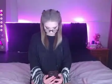 Chaturbate Watch Live Sex Cams of shysweetrish