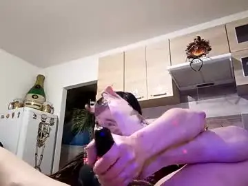 Chaturbate Nude Webcam of awesome_fun_with_housewife