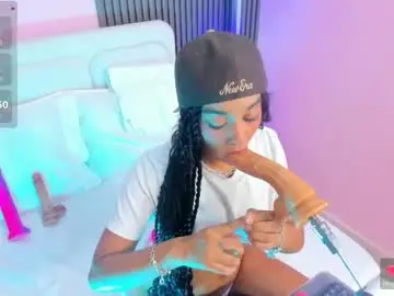 Chaturbate Live Porn of clawdeen__wolf
