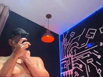 Chaturbate Best live sex cam show of daniel_boy18