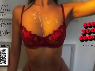 Chaturbate Live Sex Cam of lucylia_
