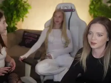 Chaturbate Nude Webcam of kira0541