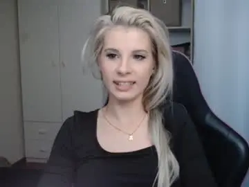 Chaturbate Live Sex Cam of kristineamore