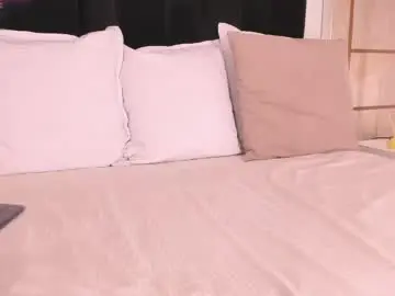 Chaturbate Live Sex Cam of crysta_lrose_