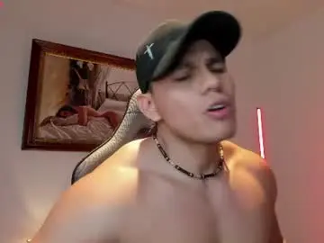 Chaturbate Live Sex Cam of roy__constance