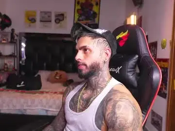 Chaturbate Live Sex Cam of logan_hugh8