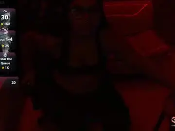 Chaturbate Live Porn of valeri_harpers4