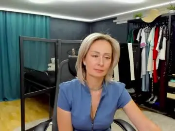 Chaturbate Sex Chat of julia__cherry_