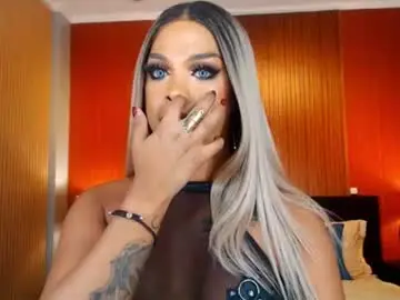 Chaturbate Live Sex Cam of urmajestytyra