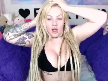 Chaturbate Free Porn Cam of mackenziewolfe