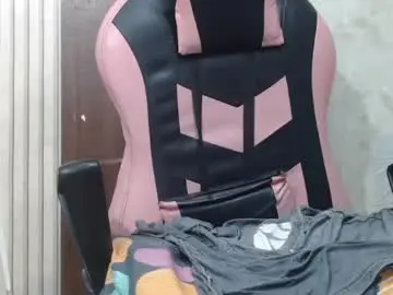 Chaturbate Live Sex Cam of estebanbigcock23