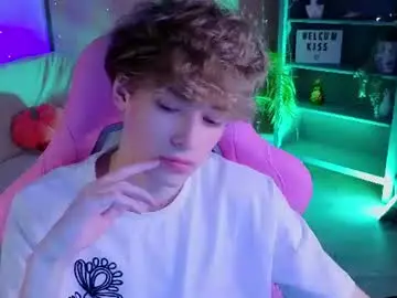 Chaturbate Watch Live Sex Cams of curly_twinkboy