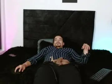Chaturbate Live Sex Cam of ian_davis