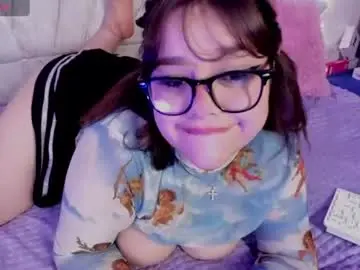 Chaturbate Live Sex Cam of chaarlotte_1