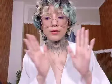 Chaturbate Live Sex Cam of lyra_tay