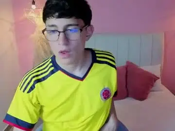 Chaturbate Live Sex Cam of ryan_valentino