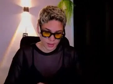 Chaturbate Live Sex Cam of laura_r23