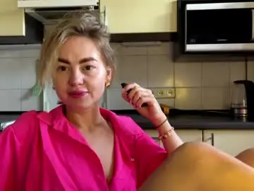 Chaturbate Live Sex Cam of martaluna_