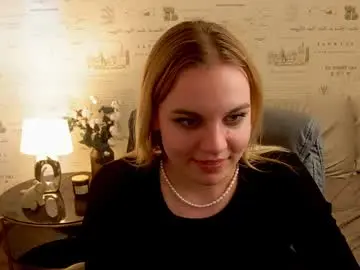 Chaturbate Live Sex Cam of glow_margo