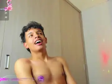 Chaturbate Best live sex cam show of maxfrost1