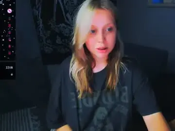 Chaturbate Live Sex Cam of monalauu