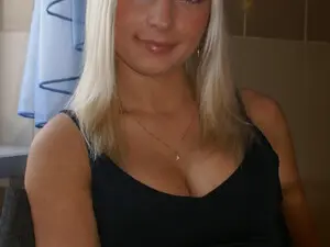 Myfreecams Live Sex Cam of Hellollooll