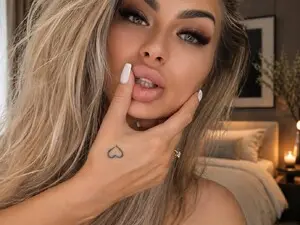 Myfreecams Nude Webcam of Blondeceline