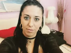 Myfreecams Watch Live Sex Cams of Aliceblack24