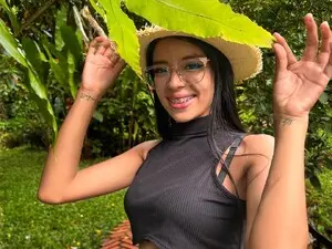 Myfreecams Free Porn Cam of Iris_8