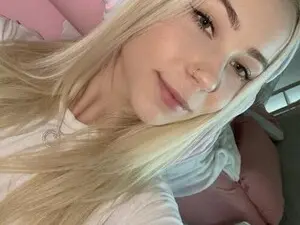 Myfreecams Adult Video Chat of Snowkitty