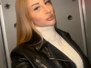 Myfreecams Live Sex Cam of Mia_Noir